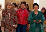 240413 HER MAJESTY RECEIVING IN AUDIENCE WITH SPOUSE OF INDONESIA PRESIDENT AND SPOUSE OF SINGAPORE PRIME MINISTER